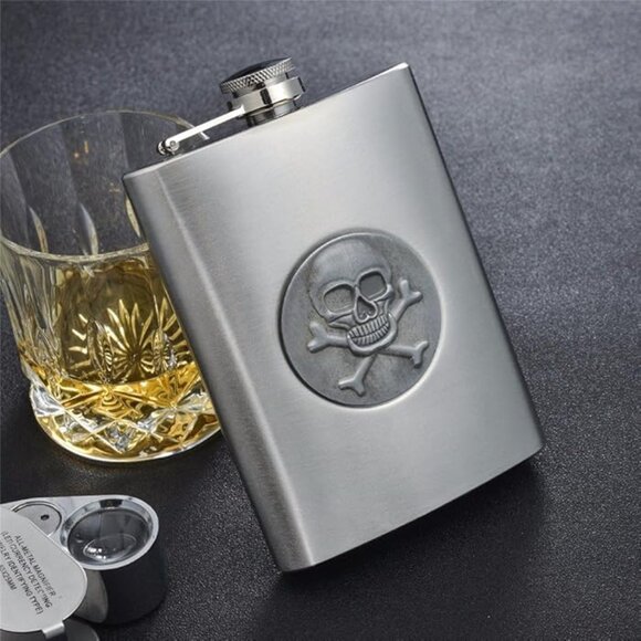 Maxam Skull and Crossbones 8-ounce Flask, with Flask case 💸 - Picture 4 of 7